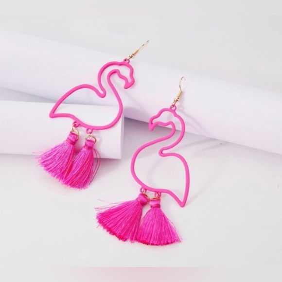 Flamingo 🦩 Earrings - Picture 5 of 6